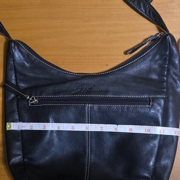 Stone Mountain Black Leather Crossbody Shoulder Bag - Picture 9 of 9